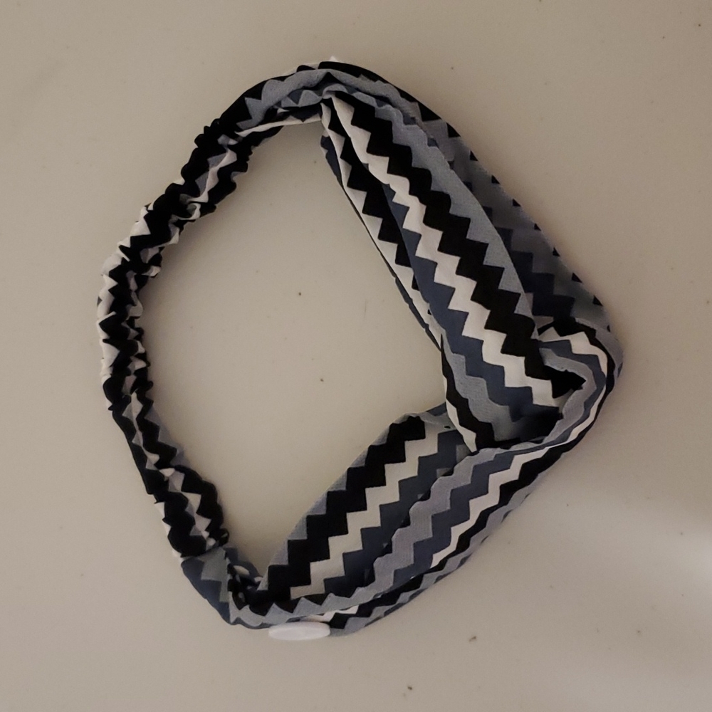 Black,white, and gray chevron Head band with buttons on the sides - Picture 2 of 6